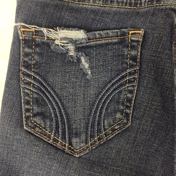 Distressed blue jeans - Picture 7 of 7